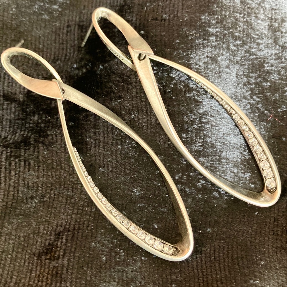 Kendra Scott “Raquel” Earrings. Silver/Pewter with Crystals